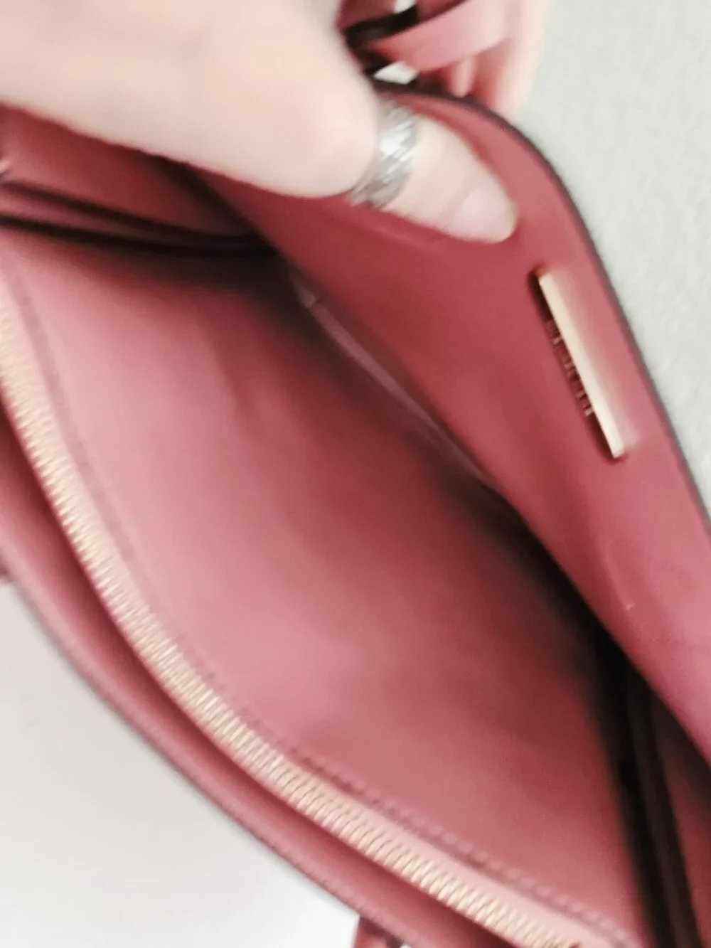 Like New Michael Kors Rose Leather Shoulder Bag Purse